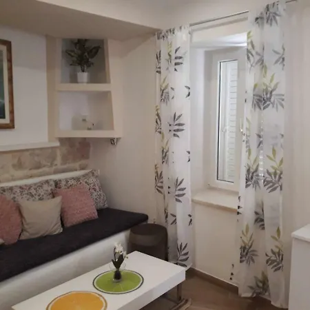 아파트 Few Steps From The Old Town