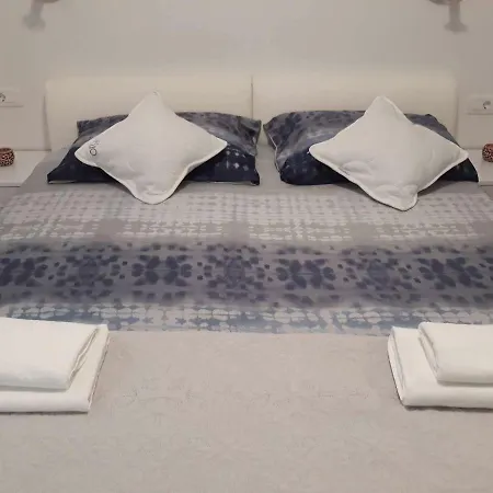 Few Steps From The Old Town Apartment