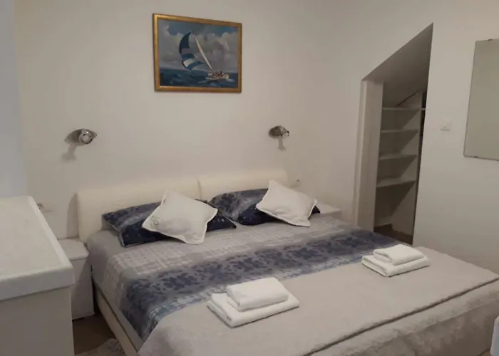 Few Steps From The Old Town شقة